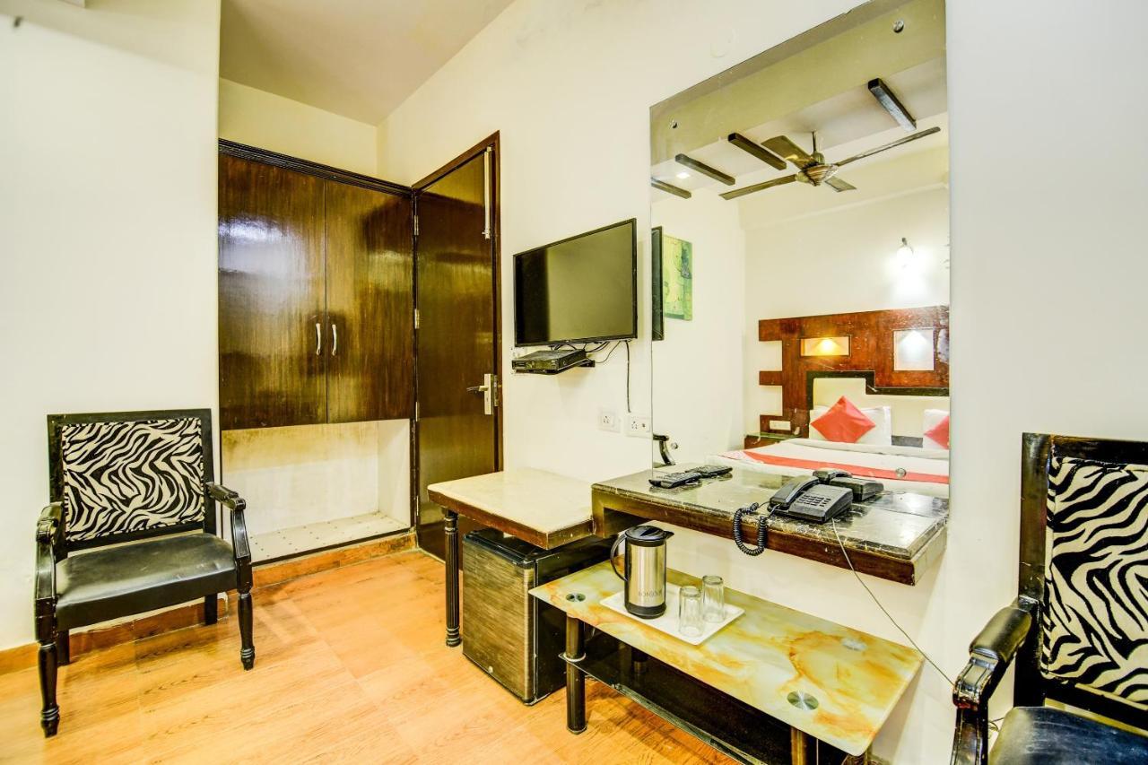 Oyo Hotel Asko International Near Gurudwara Shri Bangla Sahib New Delhi Exterior photo